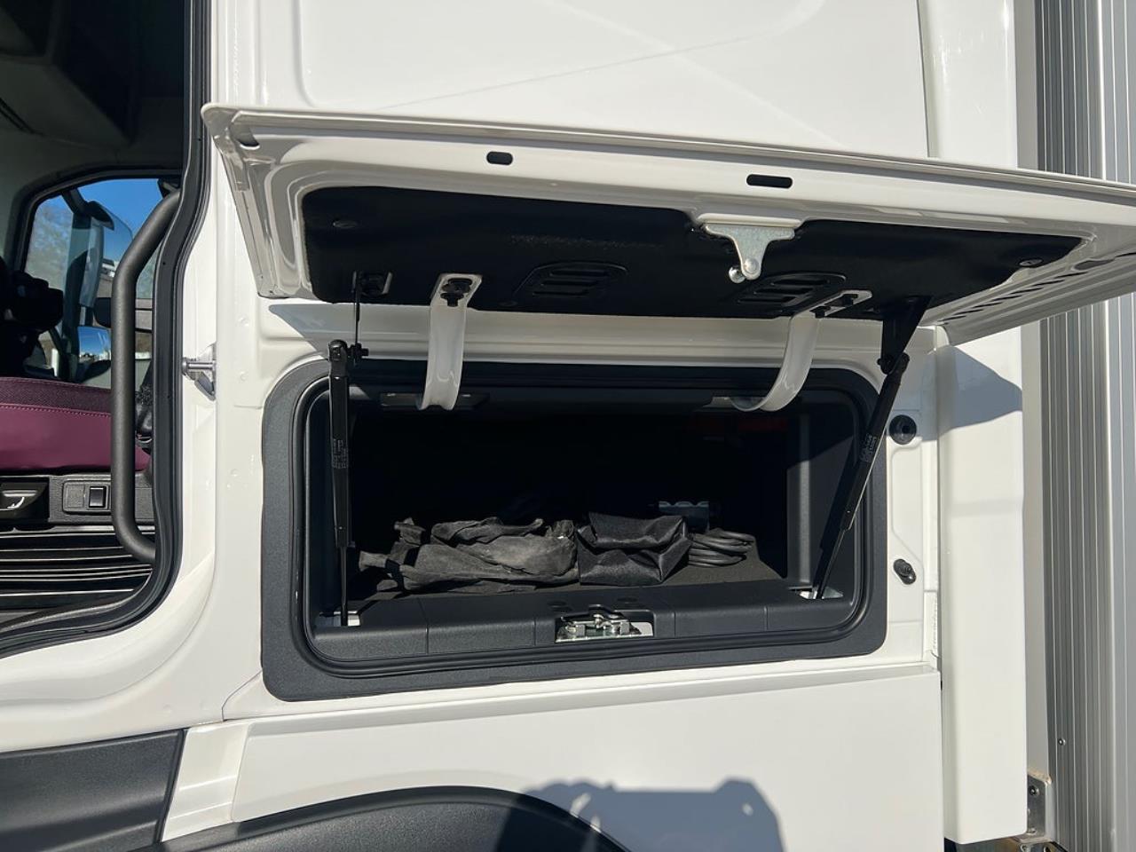 Volvo FM11 330 Sk&aring;p &Ouml;ppningsbarsida MKT Utrustning 18 Pall 2024 - Sk&aring;p