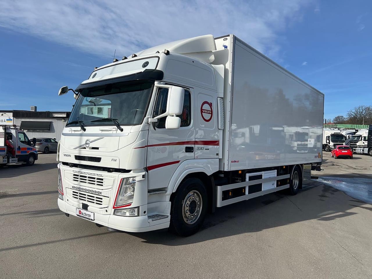 Volvo FM 330 4x2 Kylbil / Frysbil 2 Zons, Korridorbil 2020 - &Ouml;vrigt
