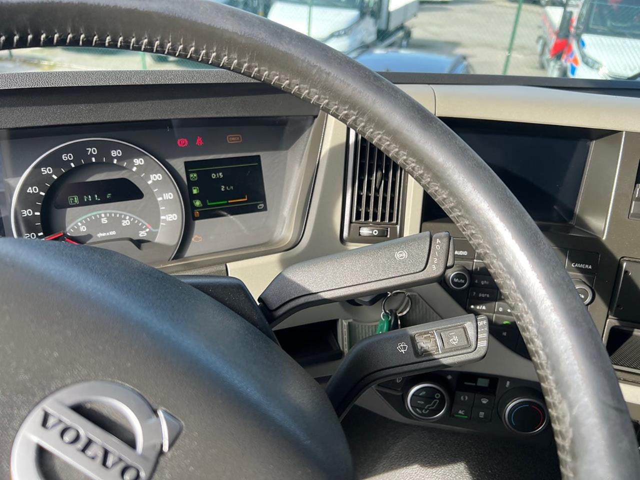 Volvo FM 330 4x2 Kylbil / Frysbil 2 Zons, Korridorbil 2020 - &Ouml;vrigt