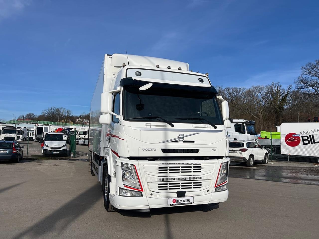 Volvo FM 330 4x2 Kylbil / Frysbil 2 Zons, Korridorbil 2020 - &Ouml;vrigt