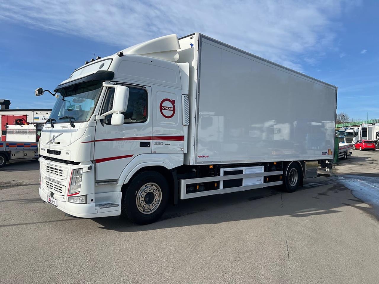 Volvo FM 330 4x2 Kylbil / Frysbil 2 Zons, Korridorbil 2020 - &Ouml;vrigt