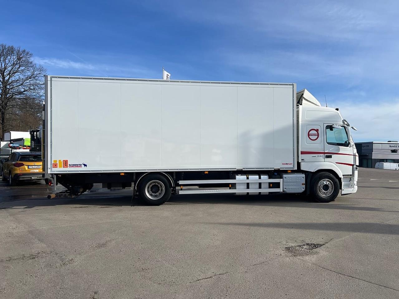 Volvo FM 330 4x2 Kylbil / Frysbil 2 Zons, Korridorbil 2020 - &Ouml;vrigt