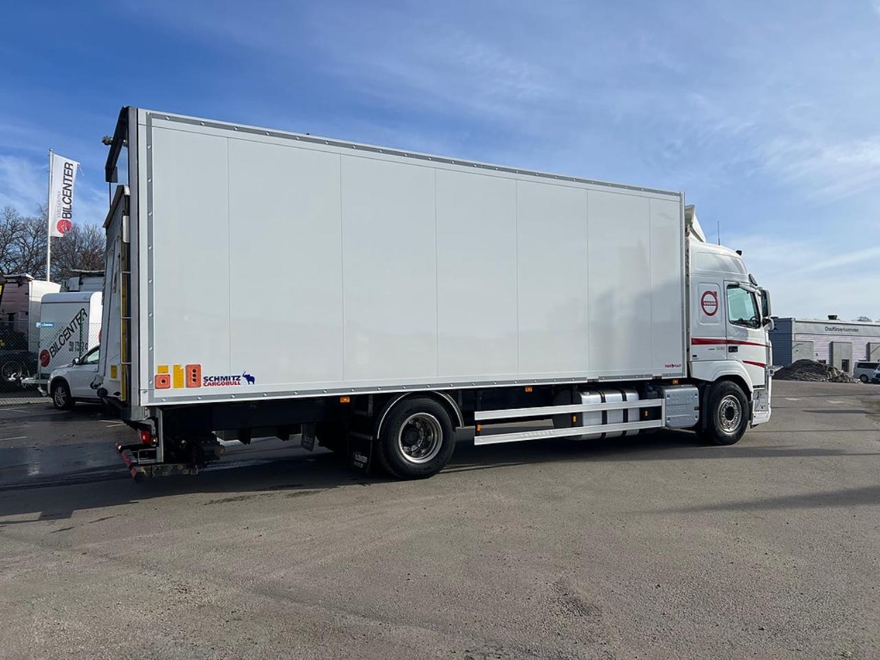 Volvo FM 330 4x2 Kylbil / Frysbil 2 Zons, Korridorbil 2020 - &Ouml;vrigt