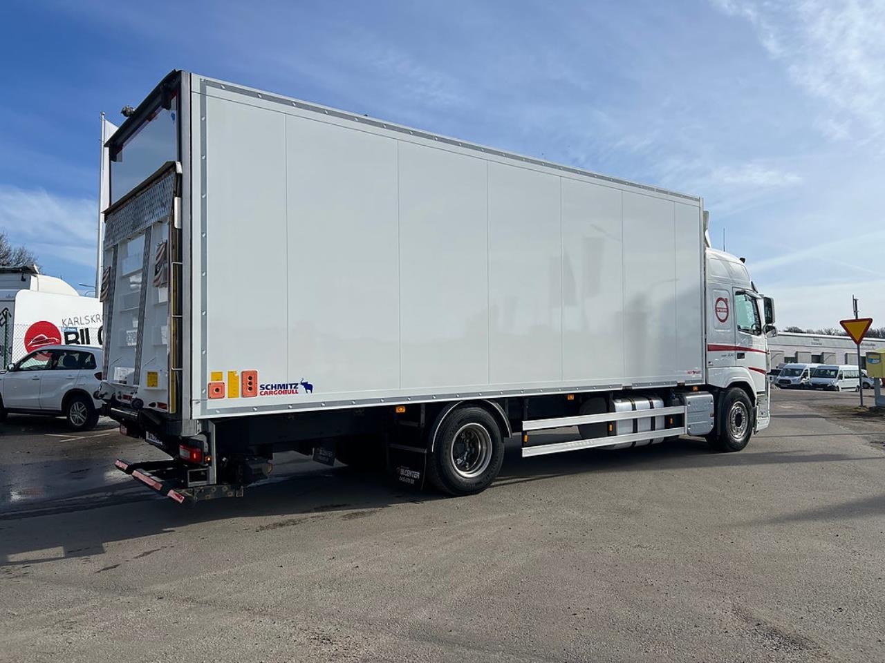 Volvo FM 330 4x2 Kylbil / Frysbil 2 Zons, Korridorbil 2020 - &Ouml;vrigt