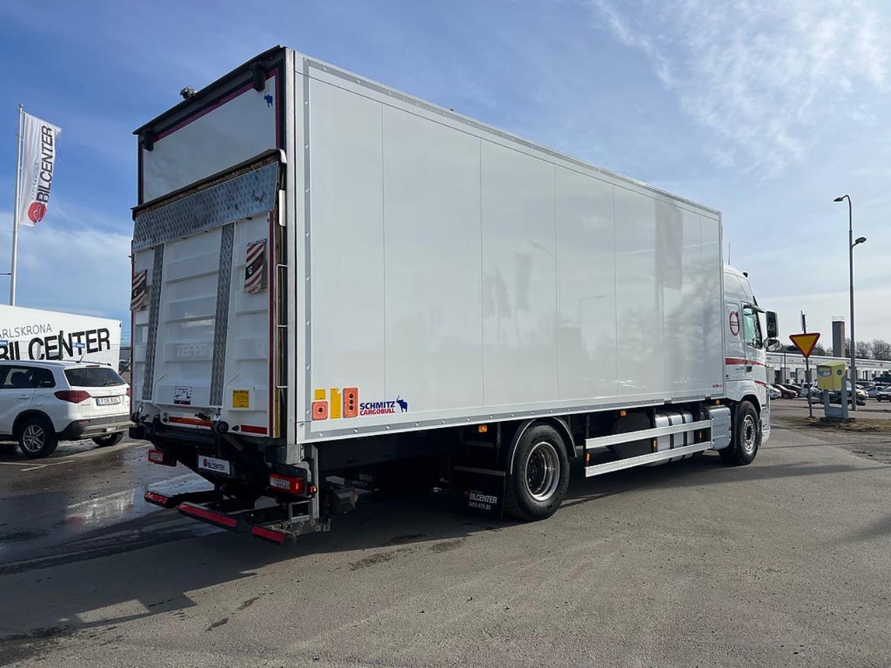 Volvo FM 330 4x2 Kylbil / Frysbil 2 Zons, Korridorbil 2020 - &Ouml;vrigt