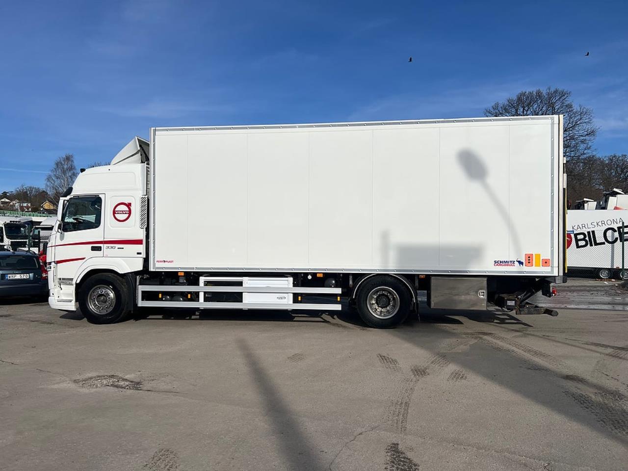 Volvo FM 330 4x2 Kylbil / Frysbil 2 Zons, Korridorbil 2020 - &Ouml;vrigt
