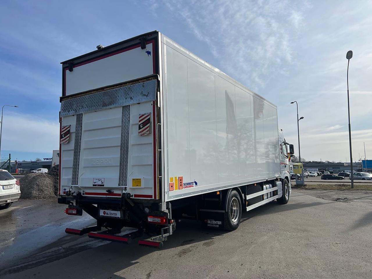 Volvo FM 330 4x2 Kylbil / Frysbil 2 Zons, Korridorbil 2020 - &Ouml;vrigt