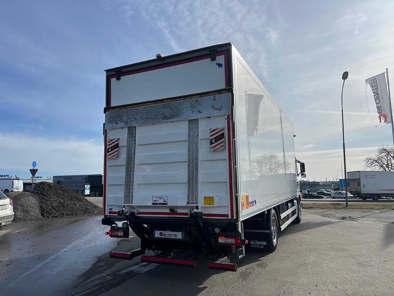 Volvo FM 330 4x2 Kylbil / Frysbil 2 Zons, Korridorbil 2020 - &Ouml;vrigt