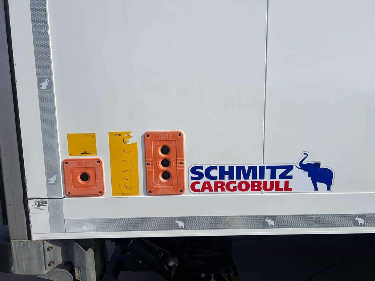 Volvo FM 330 4x2 Kylbil / Frysbil 2 Zons, Korridorbil 2020 - &Ouml;vrigt