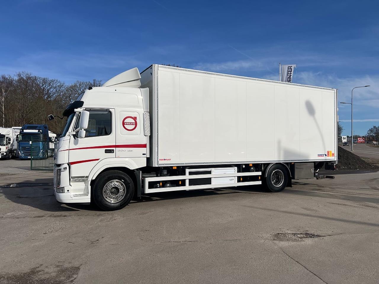 Volvo FM 330 4x2 Kylbil / Frysbil 2 Zons, Korridorbil 2020 - &Ouml;vrigt