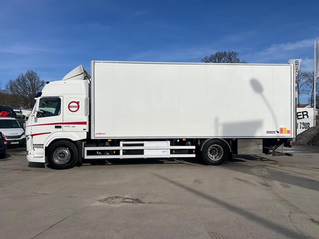 Volvo FM 330 4x2 Kylbil / Frysbil 2 Zons, Korridorbil 2020 - &Ouml;vrigt