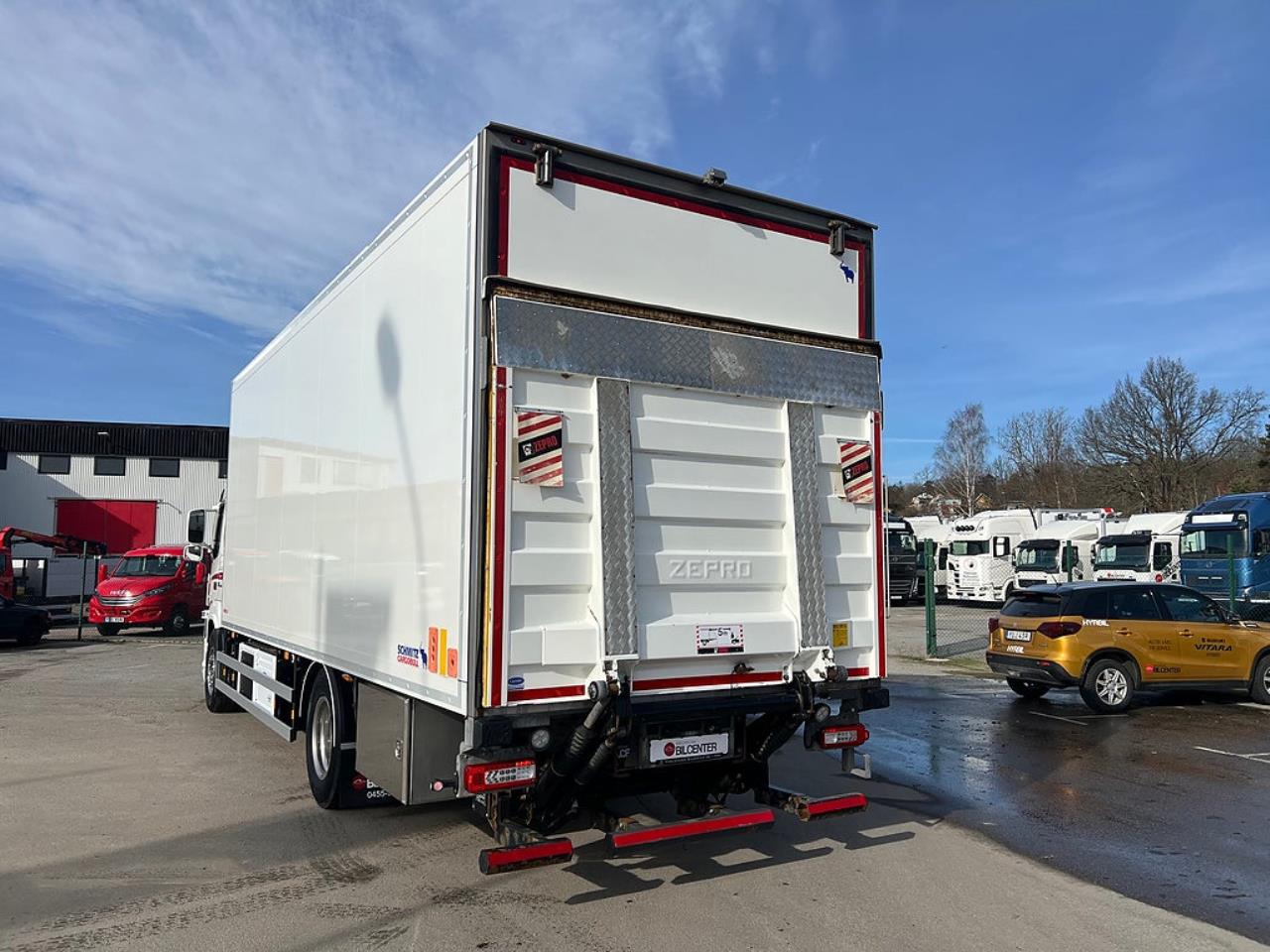 Volvo FM 330 4x2 Kylbil / Frysbil 2 Zons, Korridorbil 2020 - &Ouml;vrigt