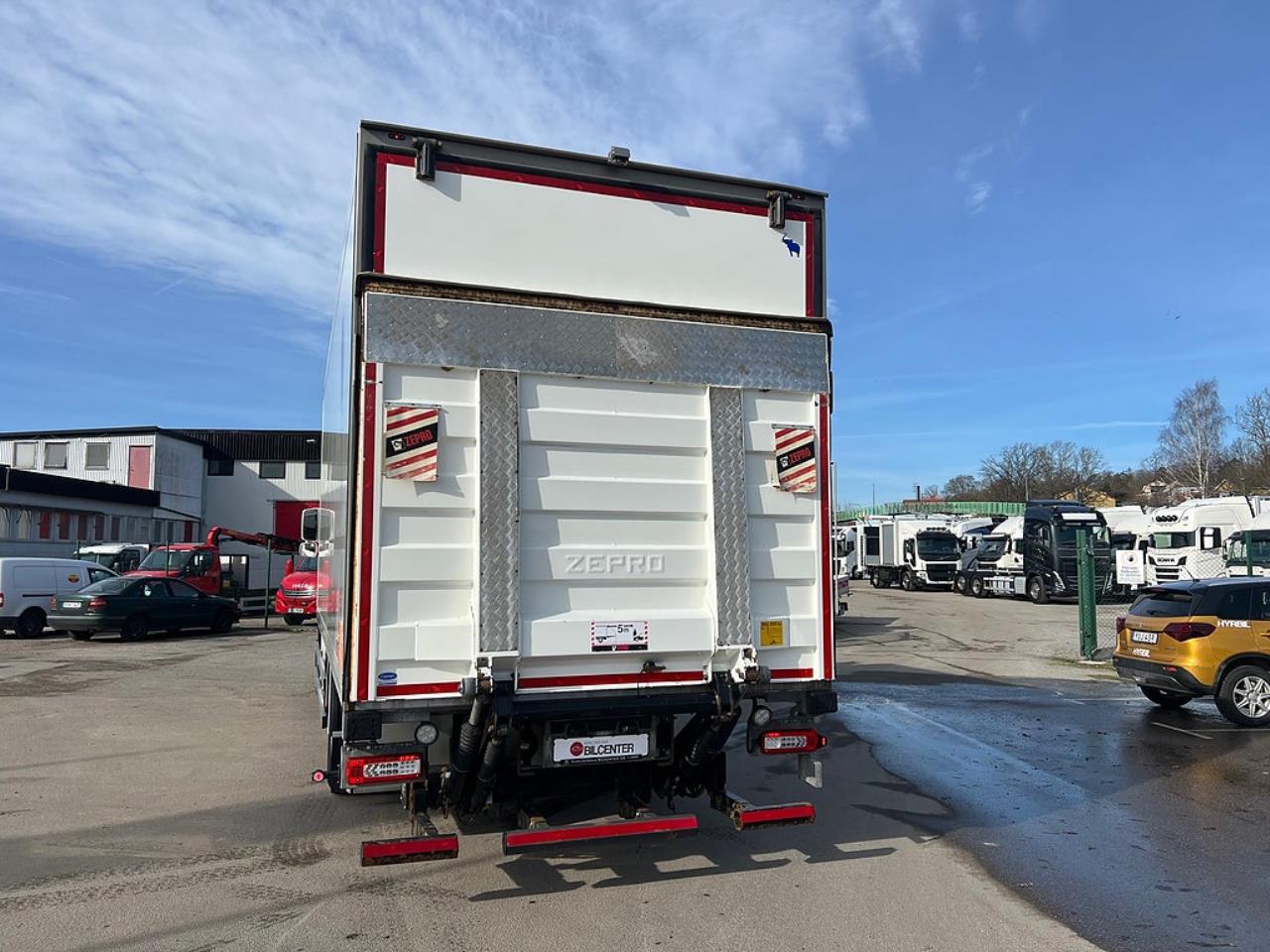 Volvo FM 330 4x2 Kylbil / Frysbil 2 Zons, Korridorbil 2020 - &Ouml;vrigt