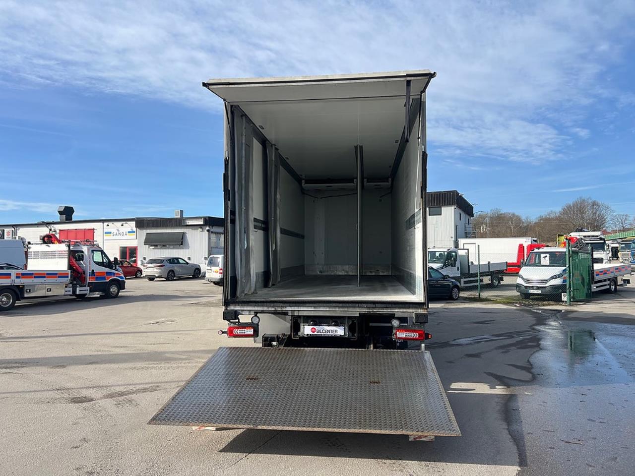 Volvo FM 330 4x2 Kylbil / Frysbil 2 Zons, Korridorbil 2020 - &Ouml;vrigt