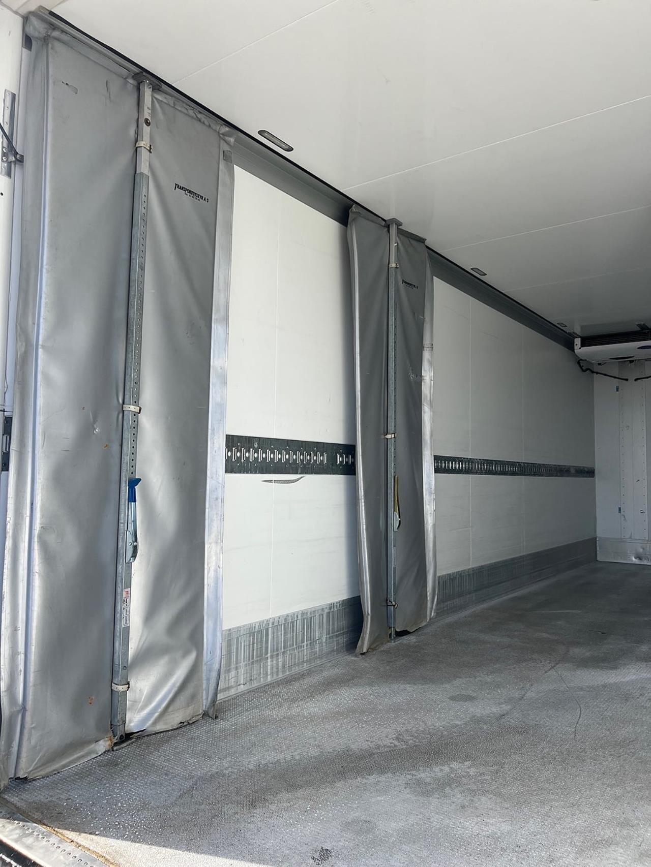 Volvo FM 330 4x2 Kylbil / Frysbil 2 Zons, Korridorbil 2020 - &Ouml;vrigt