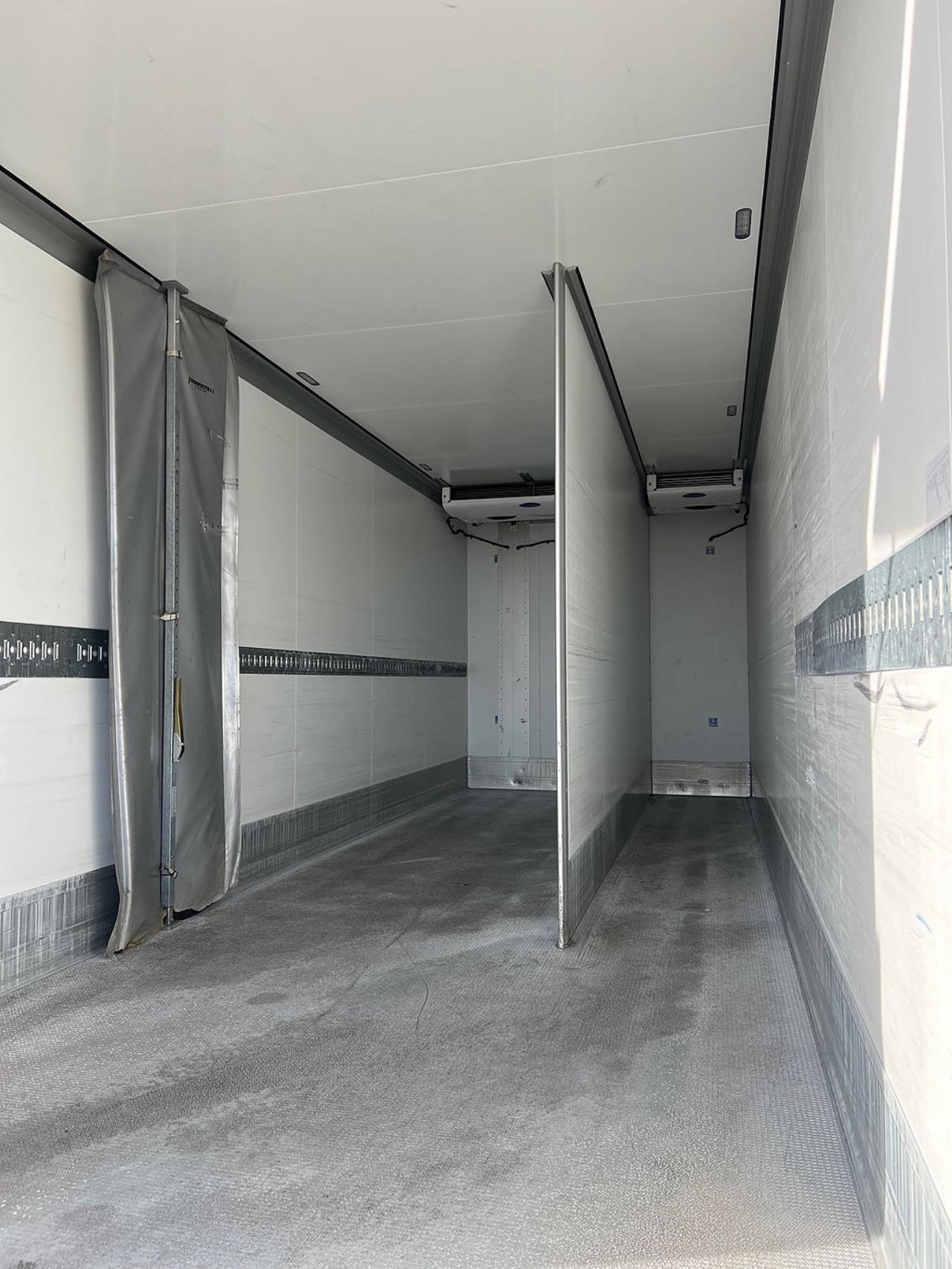 Volvo FM 330 4x2 Kylbil / Frysbil 2 Zons, Korridorbil 2020 - &Ouml;vrigt