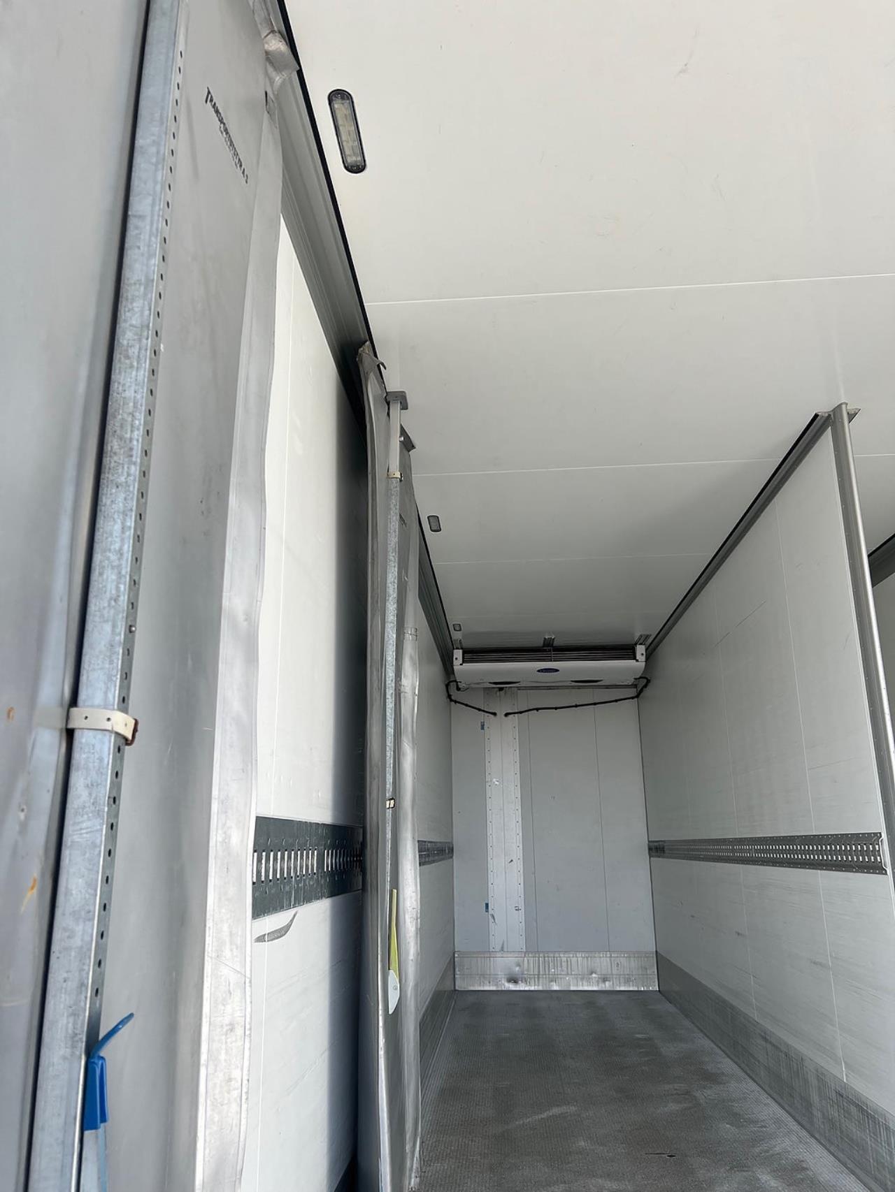 Volvo FM 330 4x2 Kylbil / Frysbil 2 Zons, Korridorbil 2020 - &Ouml;vrigt