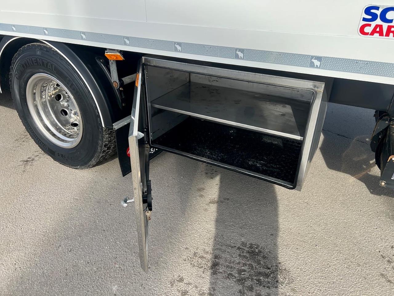 Volvo FM 330 4x2 Kylbil / Frysbil 2 Zons, Korridorbil 2020 - &Ouml;vrigt