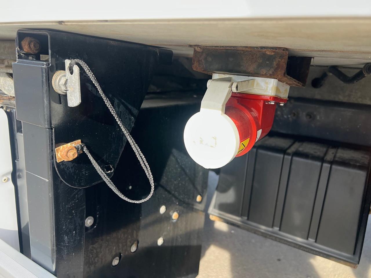 Volvo FM 330 4x2 Kylbil / Frysbil 2 Zons, Korridorbil 2020 - &Ouml;vrigt