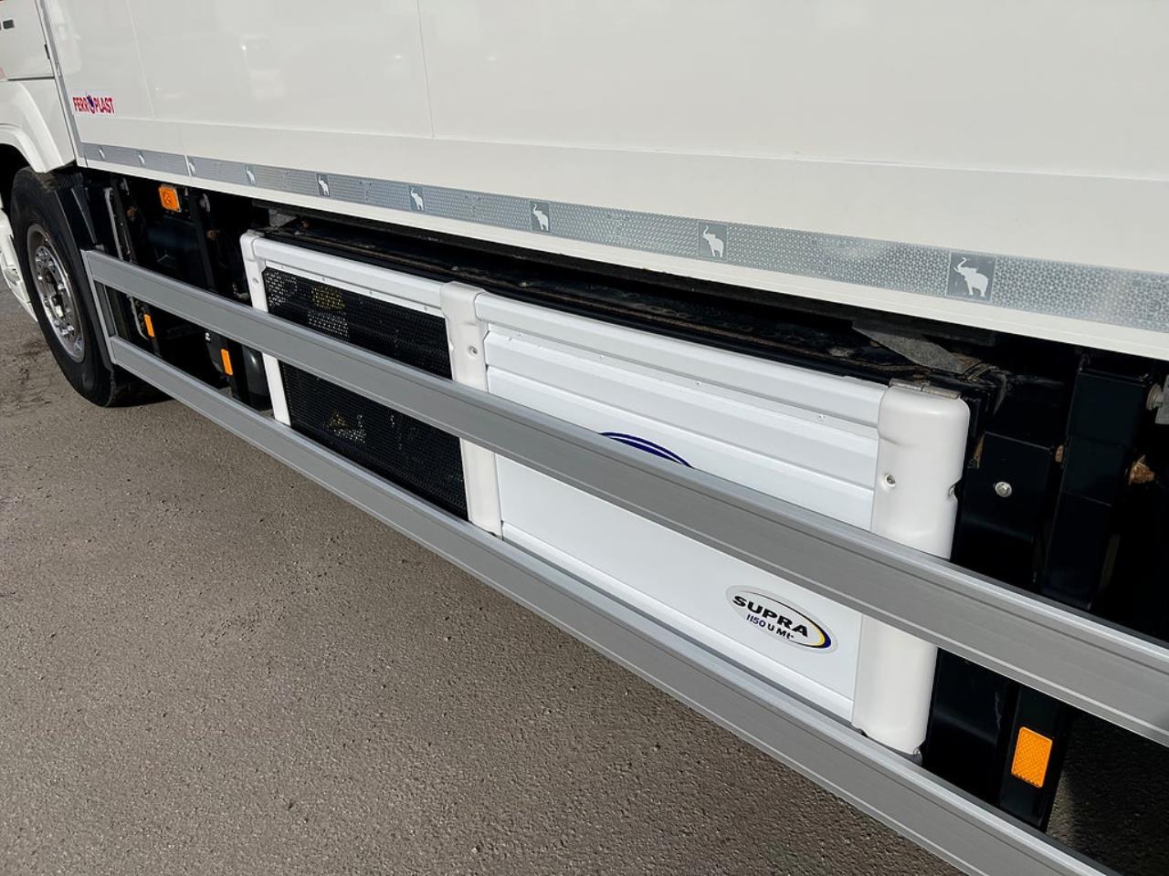 Volvo FM 330 4x2 Kylbil / Frysbil 2 Zons, Korridorbil 2020 - &Ouml;vrigt