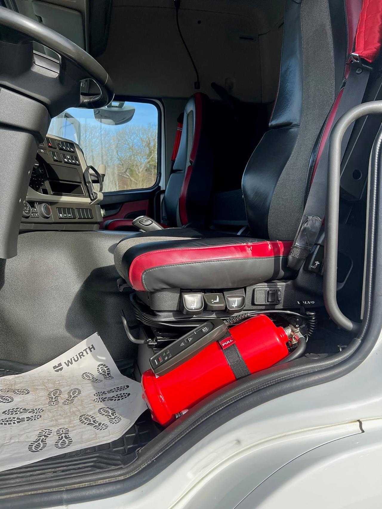 Volvo FM 330 4x2 Kylbil / Frysbil 2 Zons, Korridorbil 2020 - &Ouml;vrigt