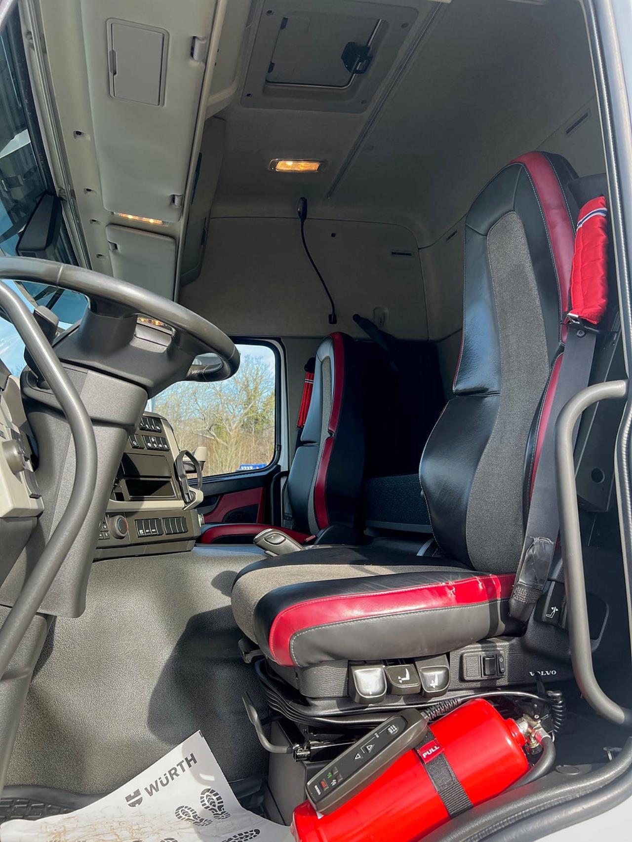 Volvo FM 330 4x2 Kylbil / Frysbil 2 Zons, Korridorbil 2020 - &Ouml;vrigt