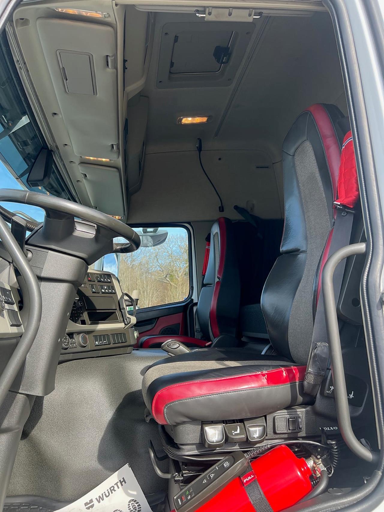 Volvo FM 330 4x2 Kylbil / Frysbil 2 Zons, Korridorbil 2020 - &Ouml;vrigt