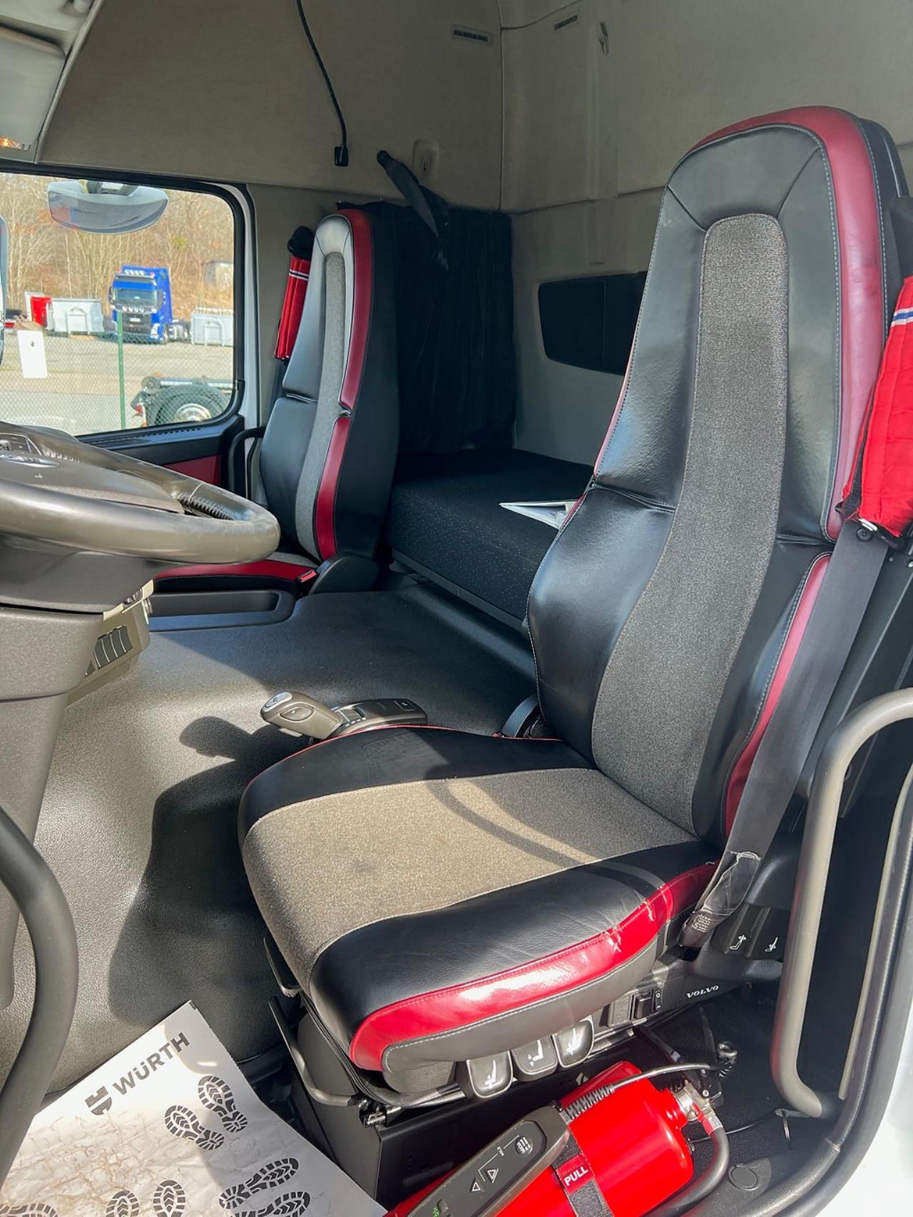 Volvo FM 330 4x2 Kylbil / Frysbil 2 Zons, Korridorbil 2020 - &Ouml;vrigt