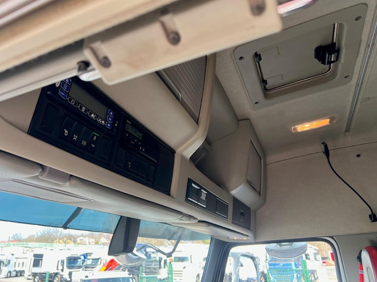 Volvo FM 330 4x2 Kylbil / Frysbil 2 Zons, Korridorbil 2020 - &Ouml;vrigt