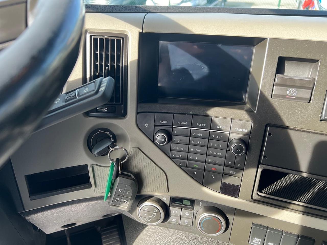 Volvo FM 330 4x2 Kylbil / Frysbil 2 Zons, Korridorbil 2020 - &Ouml;vrigt