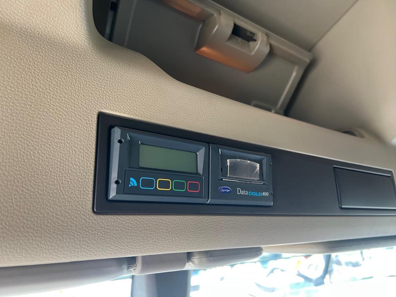 Volvo FM 330 4x2 Kylbil / Frysbil 2 Zons, Korridorbil 2020 - &Ouml;vrigt