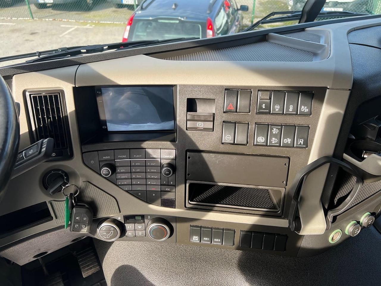 Volvo FM 330 4x2 Kylbil / Frysbil 2 Zons, Korridorbil 2020 - &Ouml;vrigt