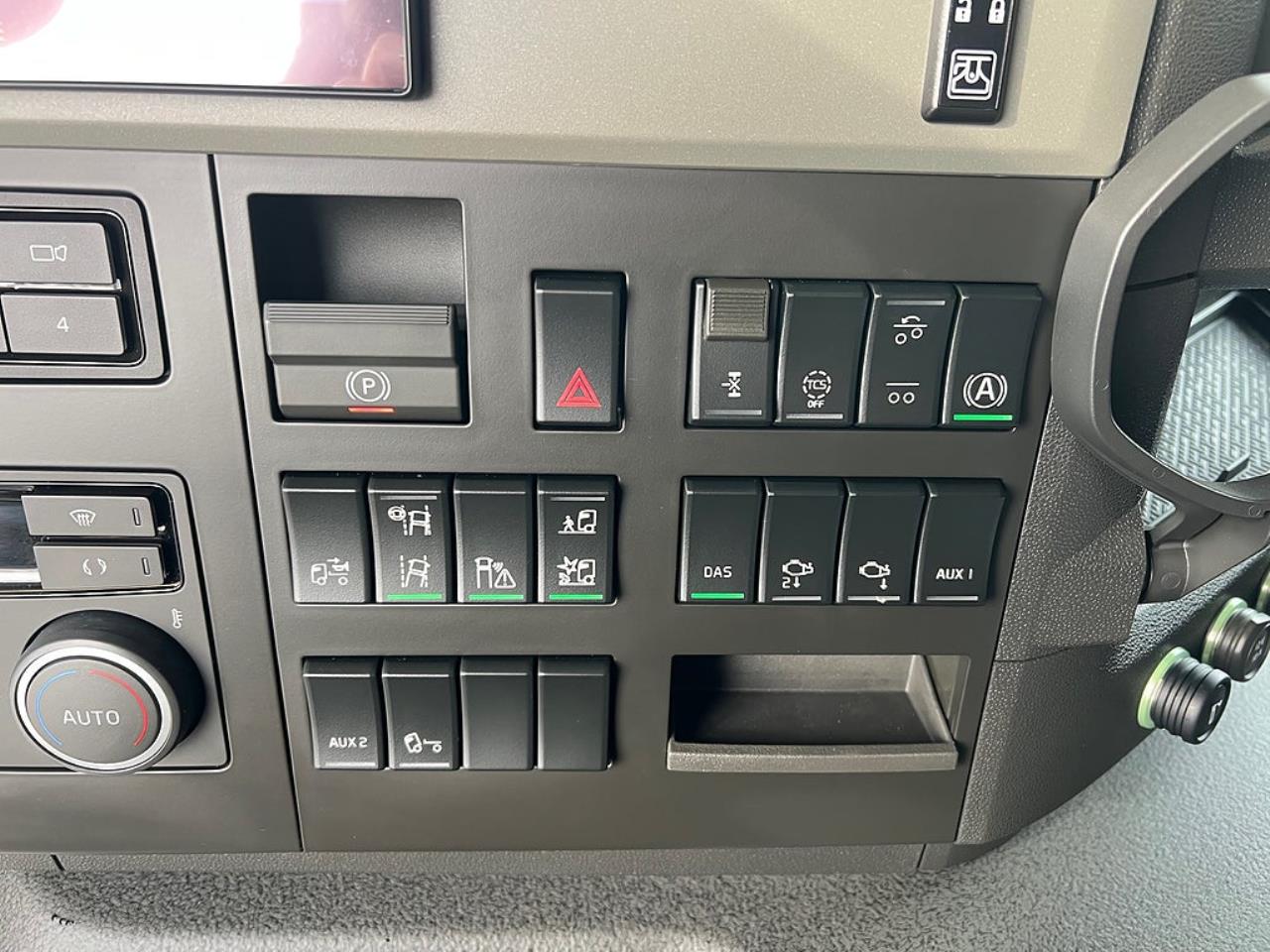 Volvo FM13 500 6x2*4 Kranv&auml;xlare Palfinger 26002 Kran 2024 - Kran