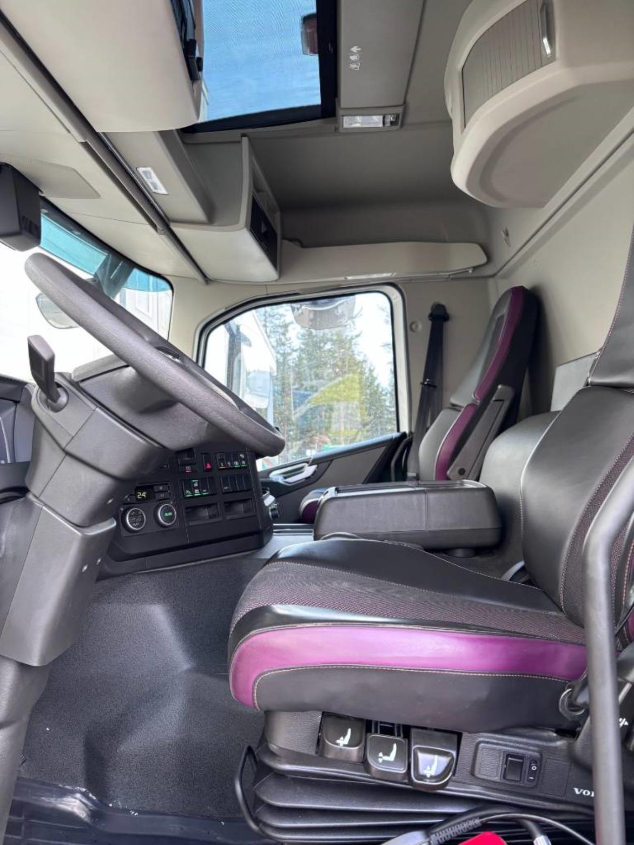 Volvo FM 330 2024 - Sk&aring;p