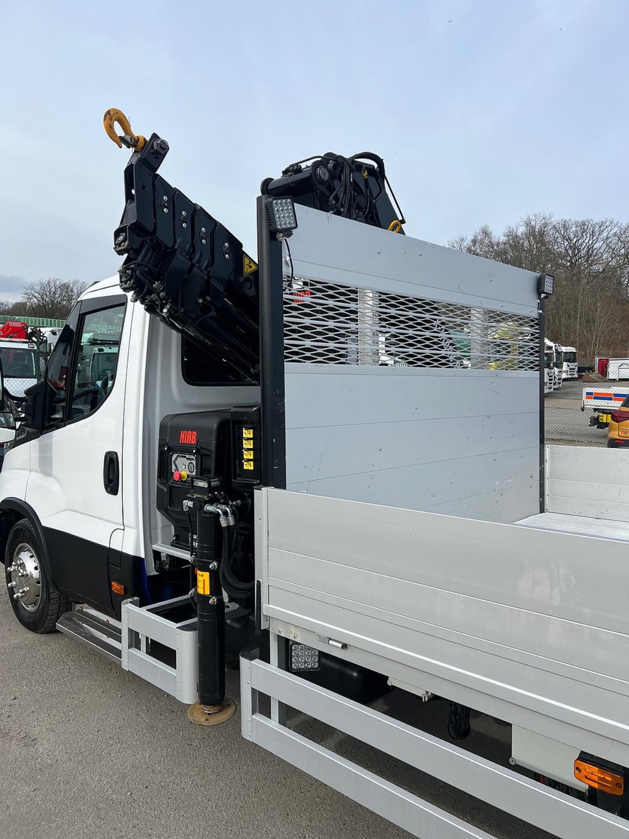 Iveco Daily 72C18 A8 Kranbil Hiab Kran & Z-Lift, Fullutrustad 2023 - &Ouml;vrigt
