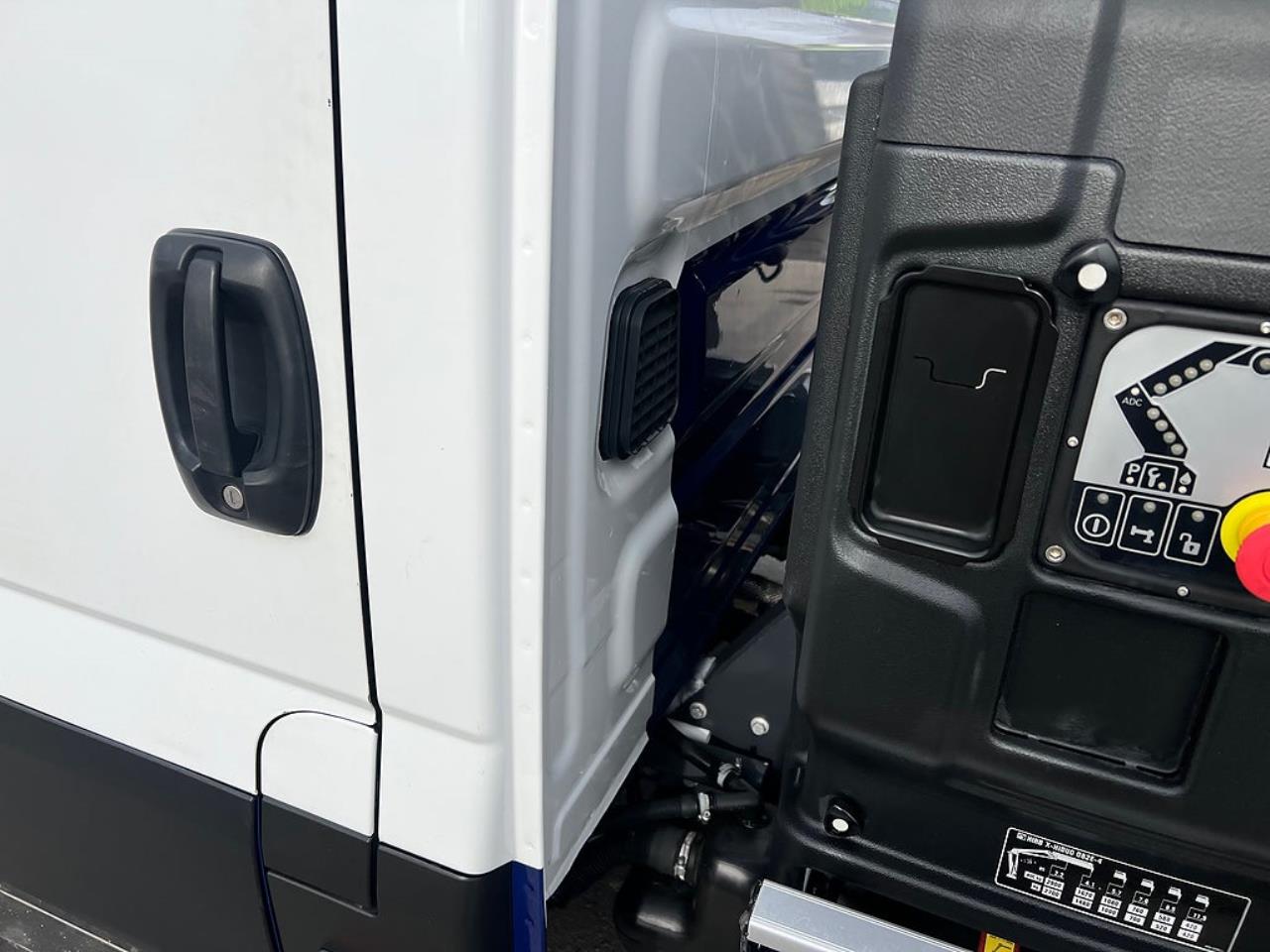 Iveco Daily 72C18 A8 Kranbil Hiab Kran & Z-Lift, Fullutrustad 2023 - &Ouml;vrigt
