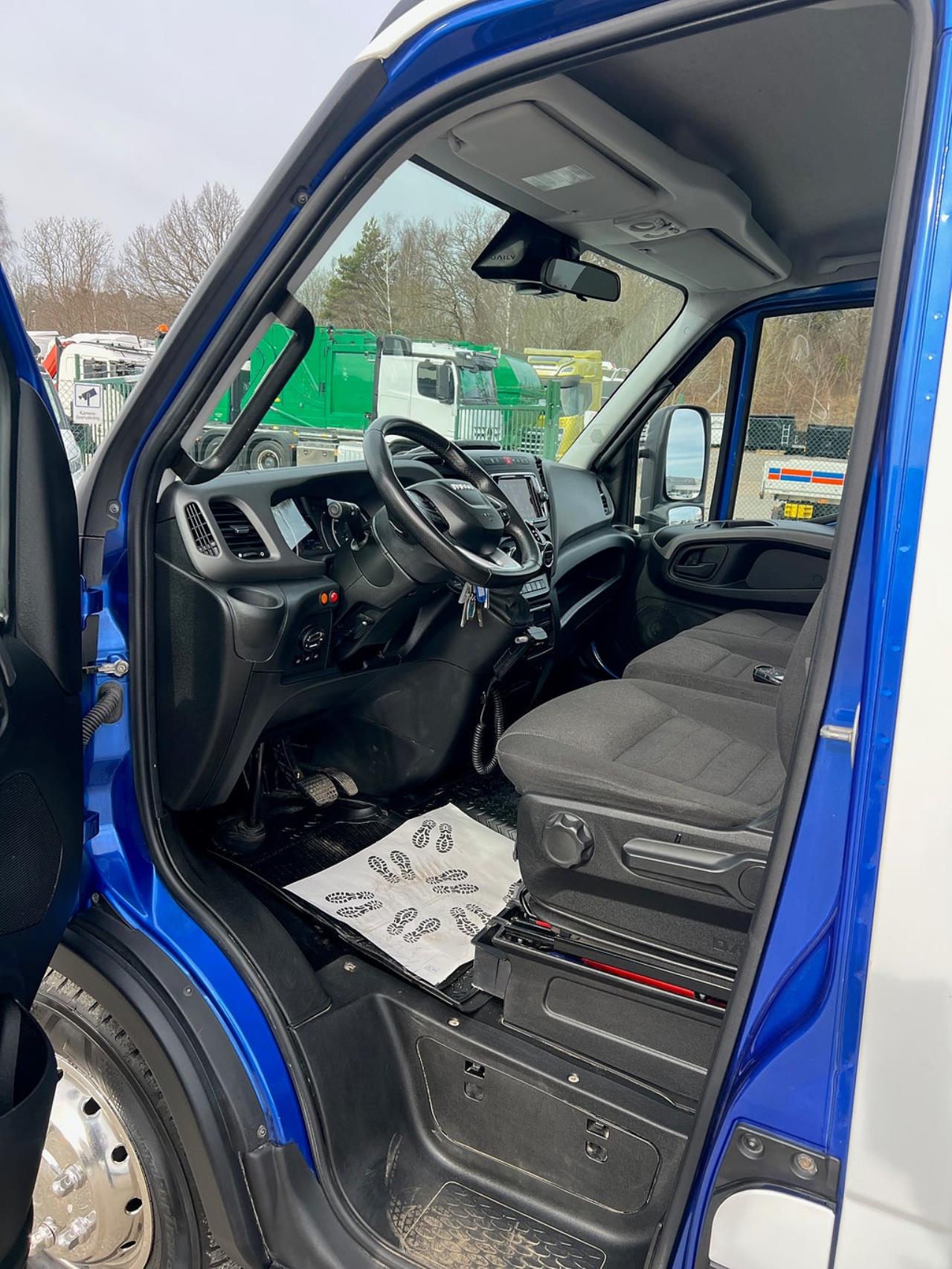 Iveco Daily 72C18 A8 Kranbil Hiab Kran & Z-Lift, Fullutrustad 2023 - &Ouml;vrigt