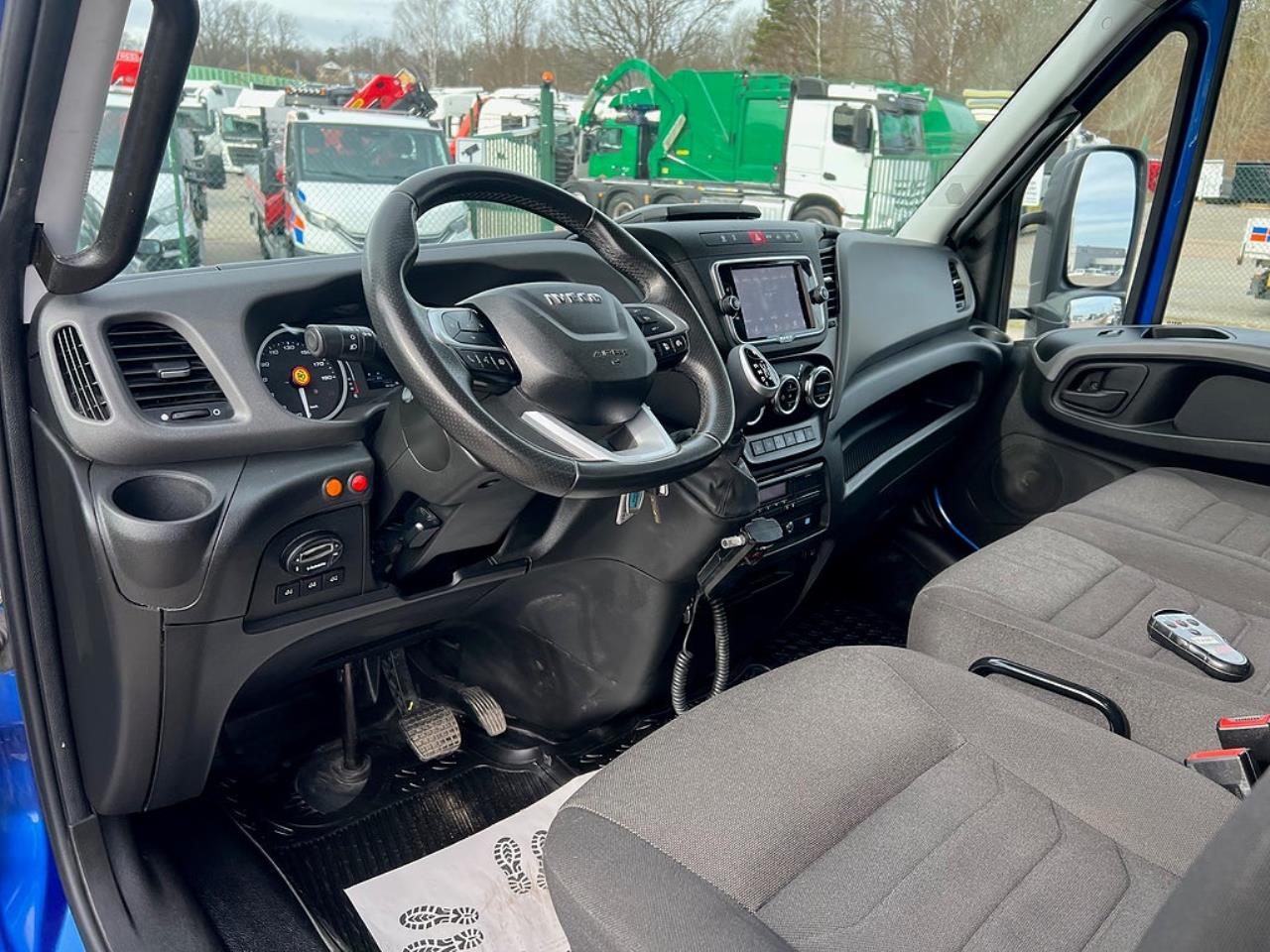 Iveco Daily 72C18 A8 Kranbil Hiab Kran & Z-Lift, Fullutrustad 2023 - &Ouml;vrigt