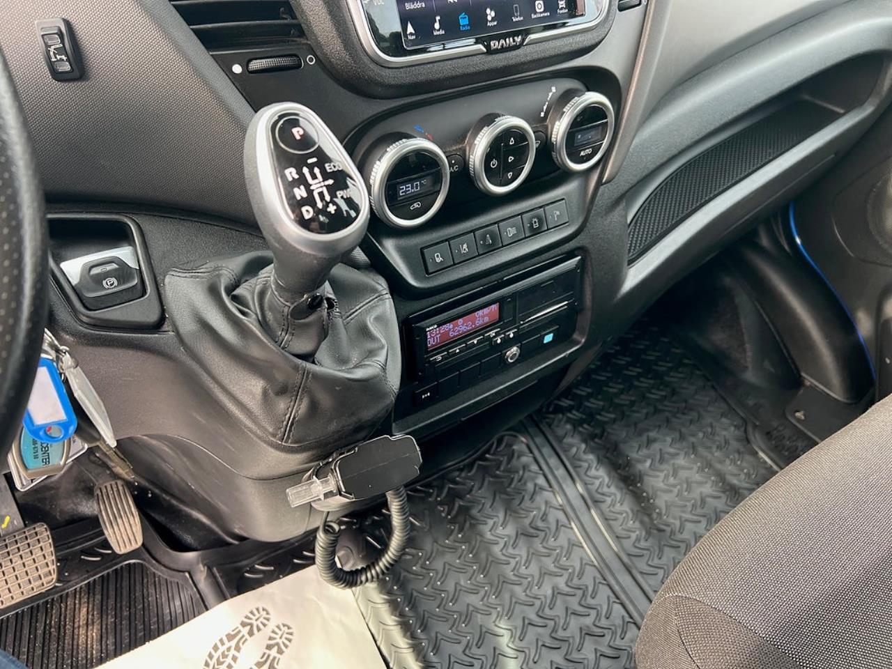 Iveco Daily 72C18 A8 Kranbil Hiab Kran & Z-Lift, Fullutrustad 2023 - &Ouml;vrigt