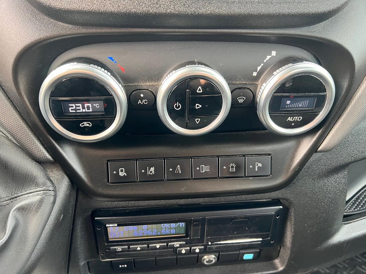 Iveco Daily 72C18 A8 Kranbil Hiab Kran & Z-Lift, Fullutrustad 2023 - &Ouml;vrigt