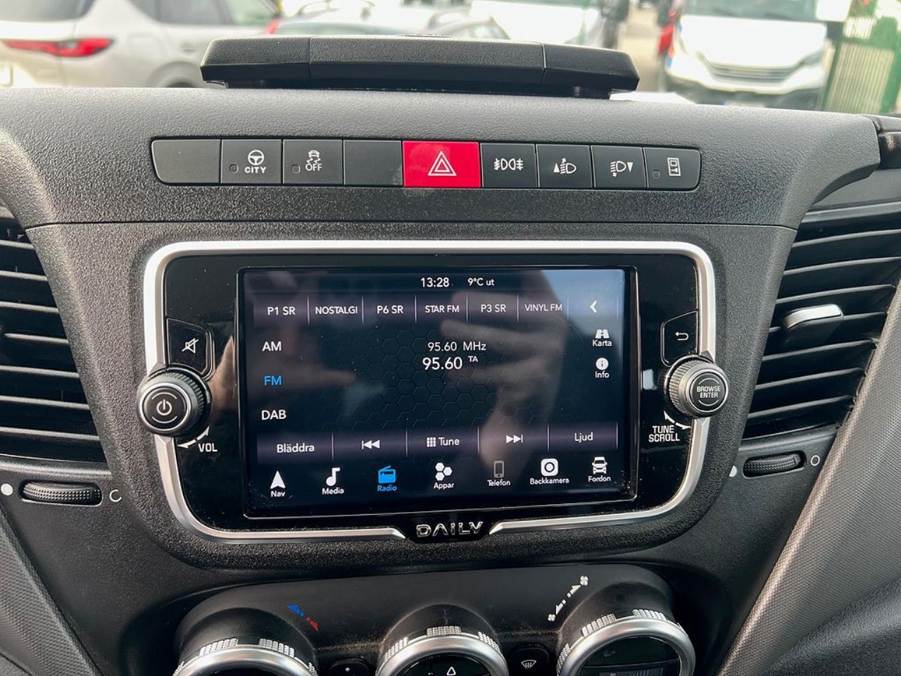 Iveco Daily 72C18 A8 Kranbil Hiab Kran & Z-Lift, Fullutrustad 2023 - &Ouml;vrigt