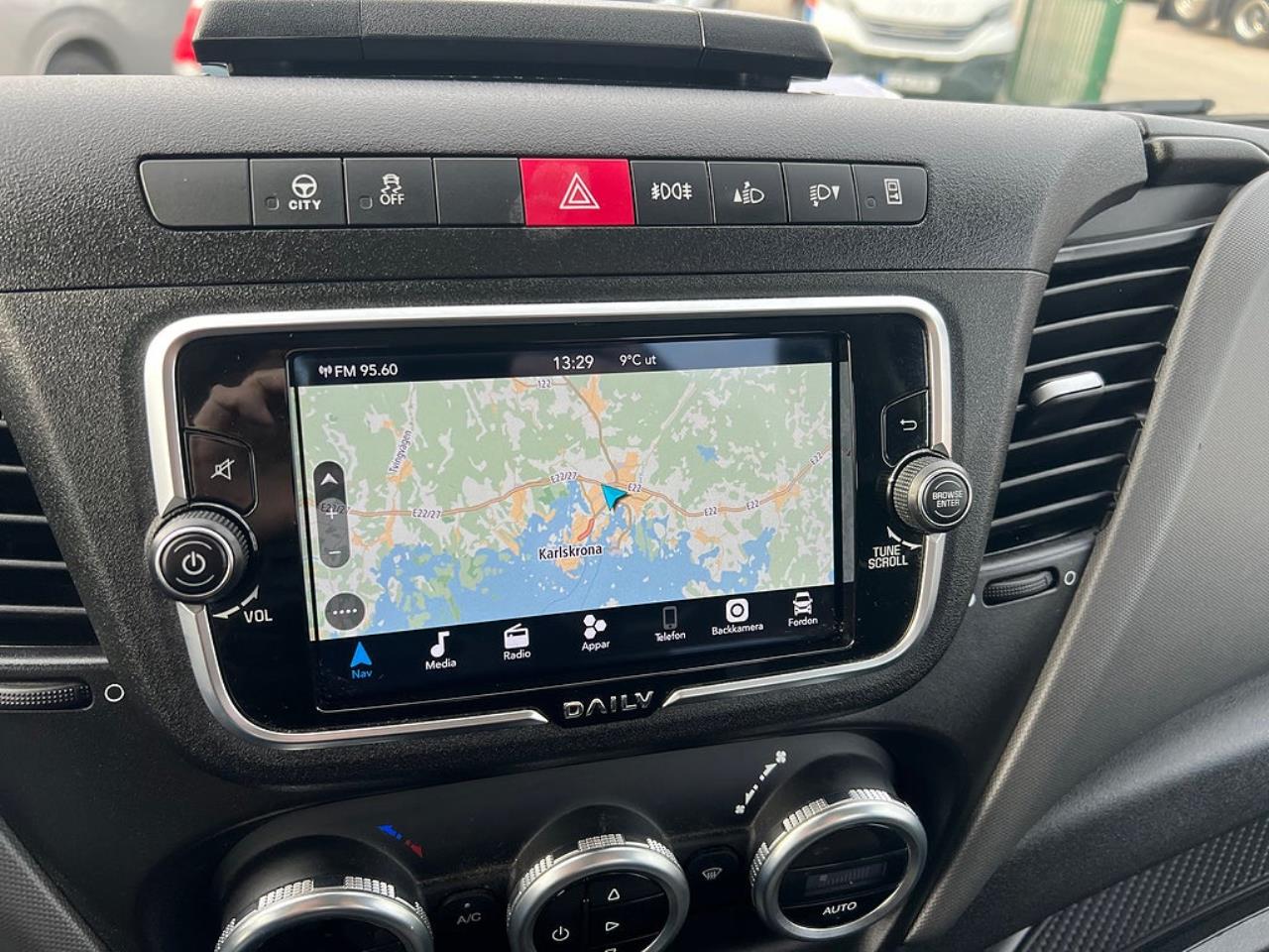 Iveco Daily 72C18 A8 Kranbil Hiab Kran & Z-Lift, Fullutrustad 2023 - &Ouml;vrigt