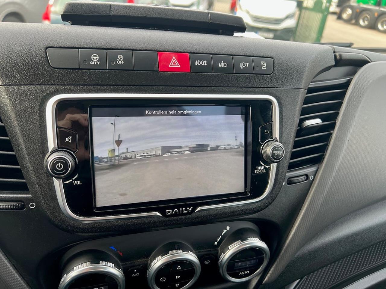 Iveco Daily 72C18 A8 Kranbil Hiab Kran & Z-Lift, Fullutrustad 2023 - &Ouml;vrigt