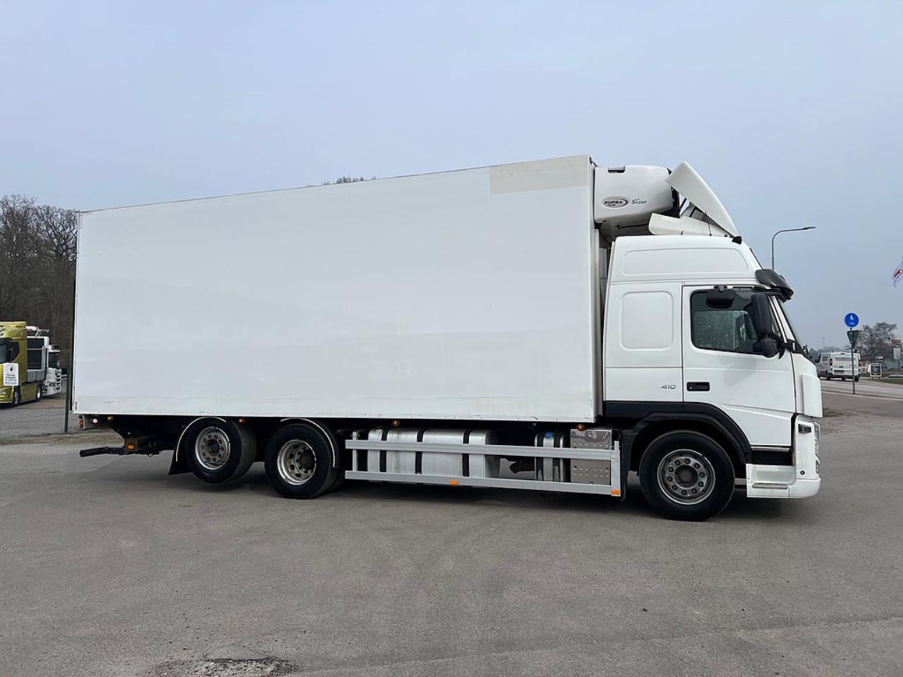 Volvo FM 410 6x2 Kyl / Frysbil, 2-Zons Korridorbil 2013 - Sk&aring;p isolerat