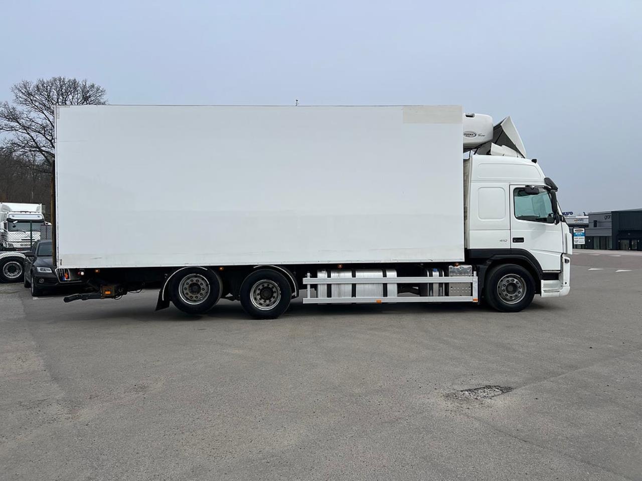 Volvo FM 410 6x2 Kyl / Frysbil, 2-Zons Korridorbil 2013 - Sk&aring;p isolerat