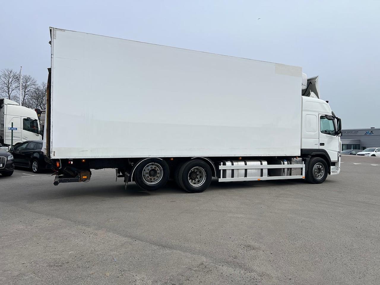 Volvo FM 410 6x2 Kyl / Frysbil, 2-Zons Korridorbil 2013 - Sk&aring;p isolerat