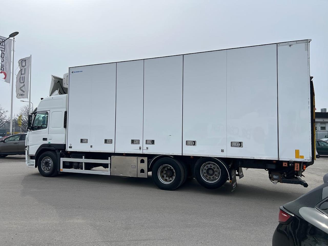 Volvo FM 410 6x2 Kyl / Frysbil, 2-Zons Korridorbil 2013 - Sk&aring;p isolerat