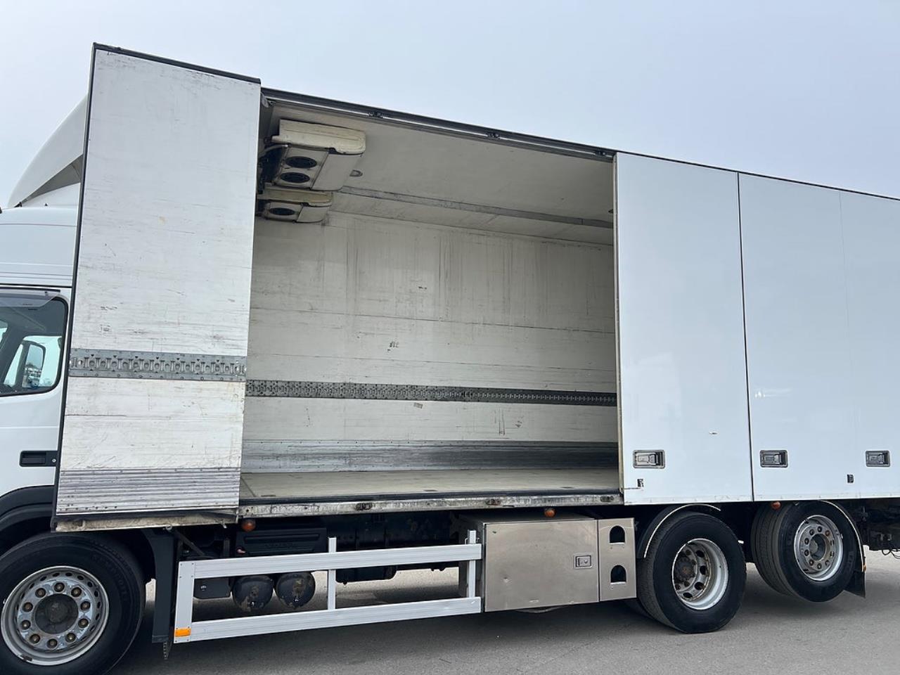 Volvo FM 410 6x2 Kyl / Frysbil, 2-Zons Korridorbil 2013 - Sk&aring;p isolerat