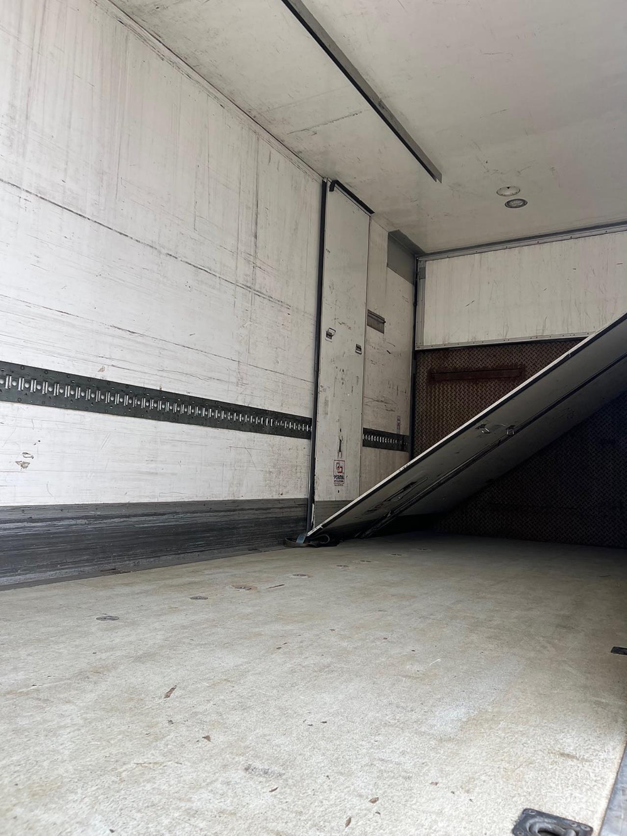 Volvo FM 410 6x2 Kyl / Frysbil, 2-Zons Korridorbil 2013 - Sk&aring;p isolerat