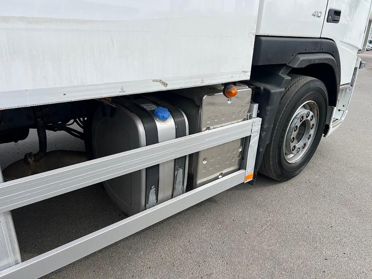 Volvo FM 410 6x2 Kyl / Frysbil, 2-Zons Korridorbil 2013 - Sk&aring;p isolerat